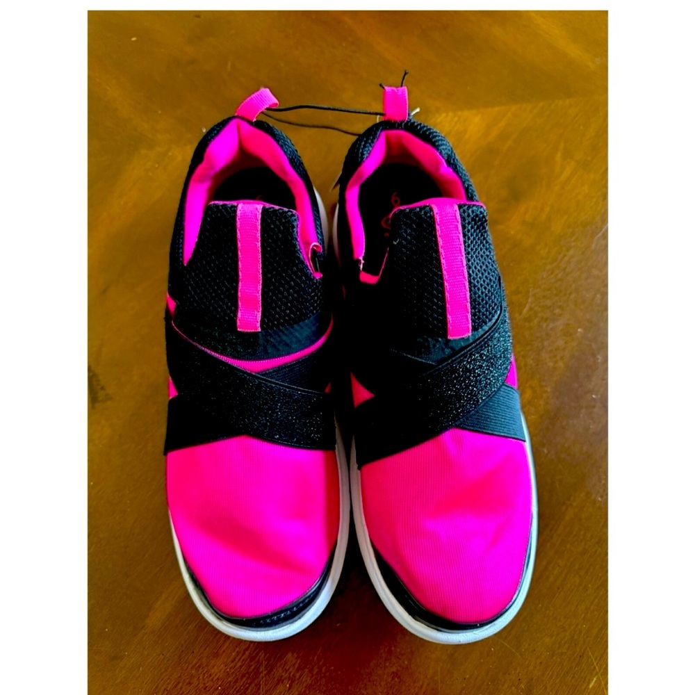 ATHLETIC WORKS NWOT GIRLS Shoes Sneakers Sz 6 Slip On Athletics Lightweight 1040